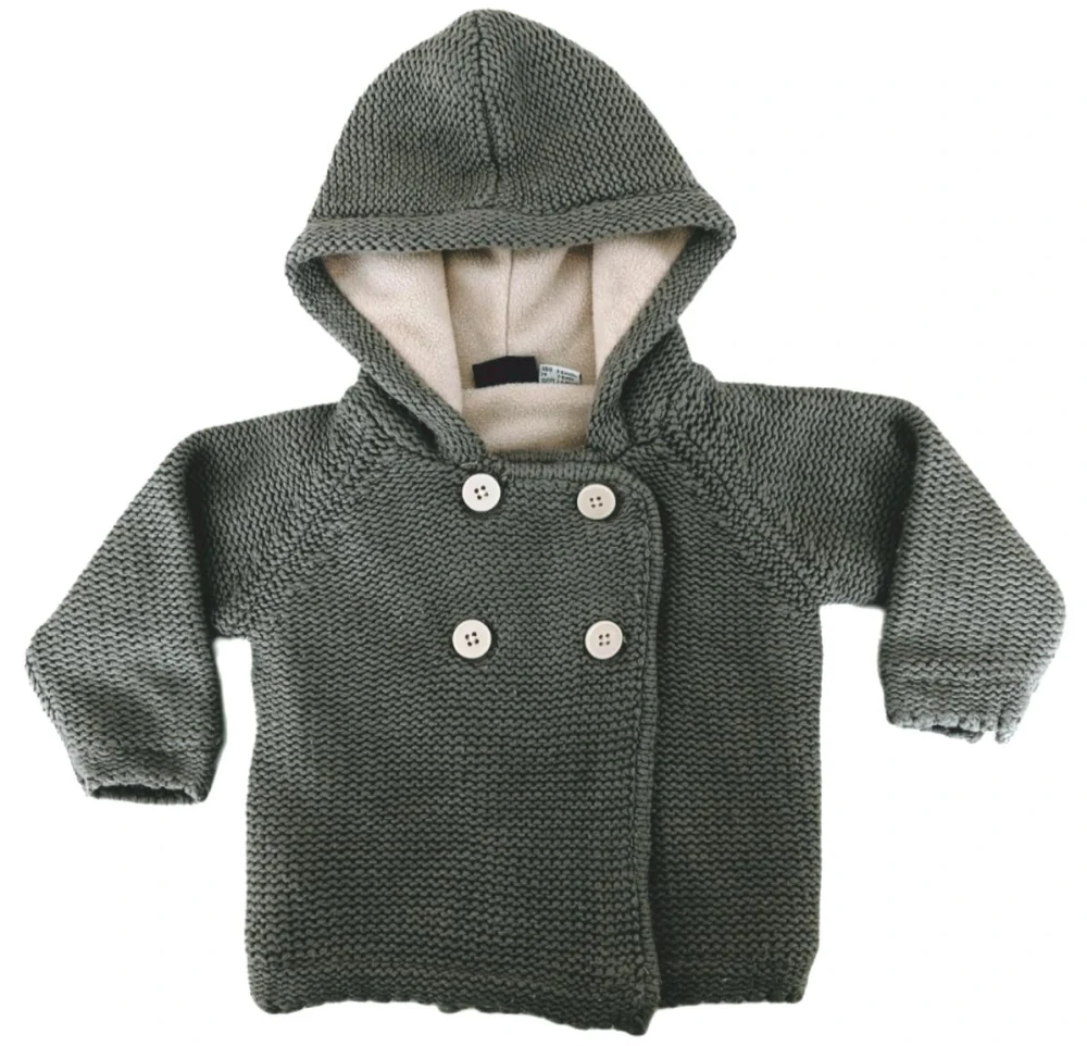 Svetrík s kapucňou